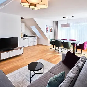 Myfavorit - Spacious Next To Puplic Transport U1 Direct Connection To Citycenter Apartment Wien